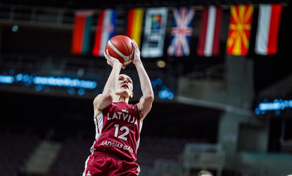 Basketbola vasaru ieskandinās dāmas ar atgriešanos Eiropas čempionātā
